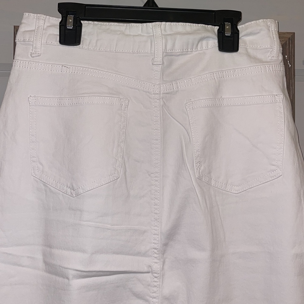 Long white skirt - Picture 3 of 3